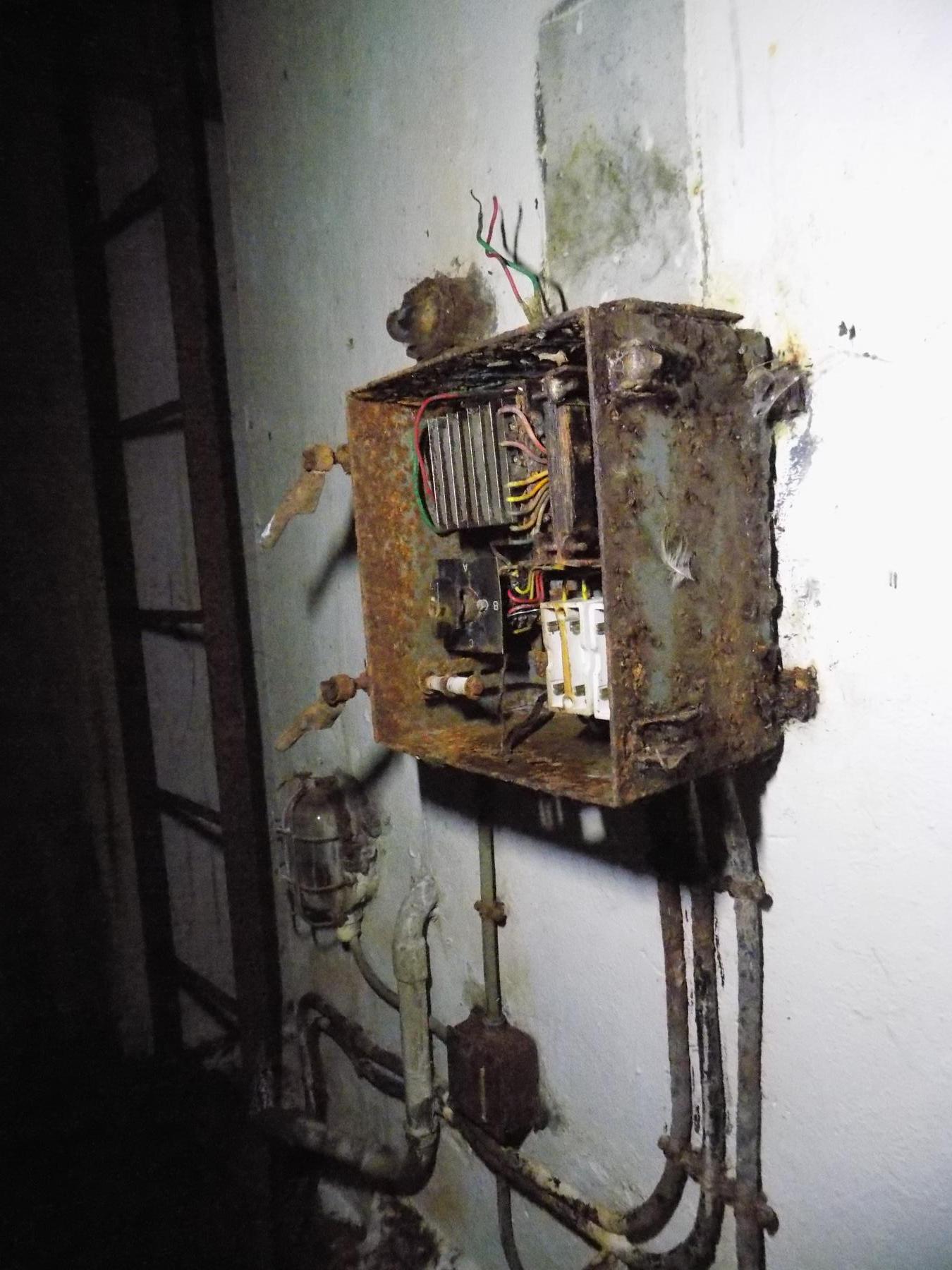 Ligne Maginot - HOCHWALD HAUT AVANT - BLOC 20 - O7 - (Observatoire d'artillerie) - Armoire électrique - J.L