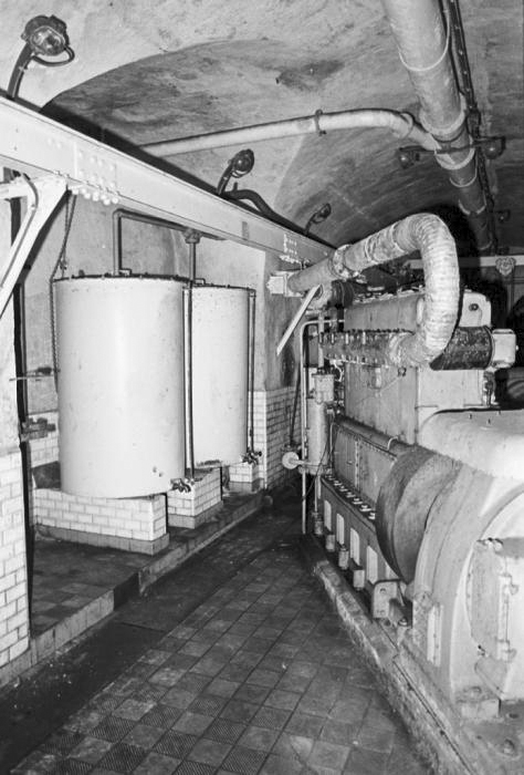 Ligne Maginot - CAP MARTIN - (Ouvrage d'artillerie) - L'usine électrique
Groupes électrogènes à moteurs Renault - LOVINY Alain