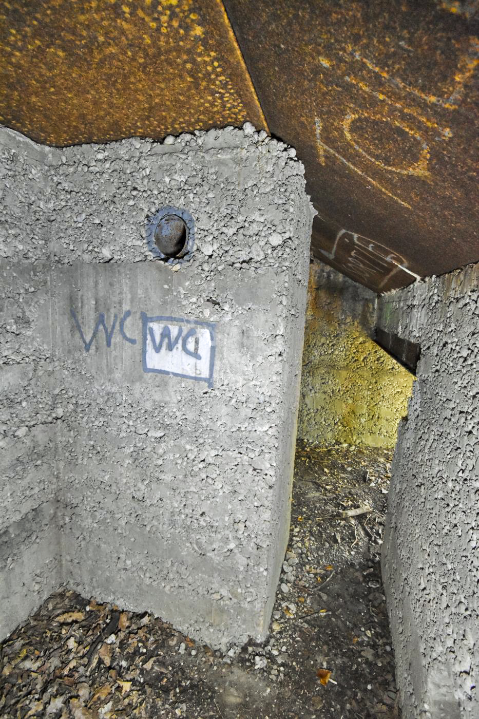 Ligne Maginot - PA DU CARREFOUR 248-1 - (Blockhaus pour canon) - Niche pour les munitions de réserve et conduit de ventilation - Daniel Froehly
