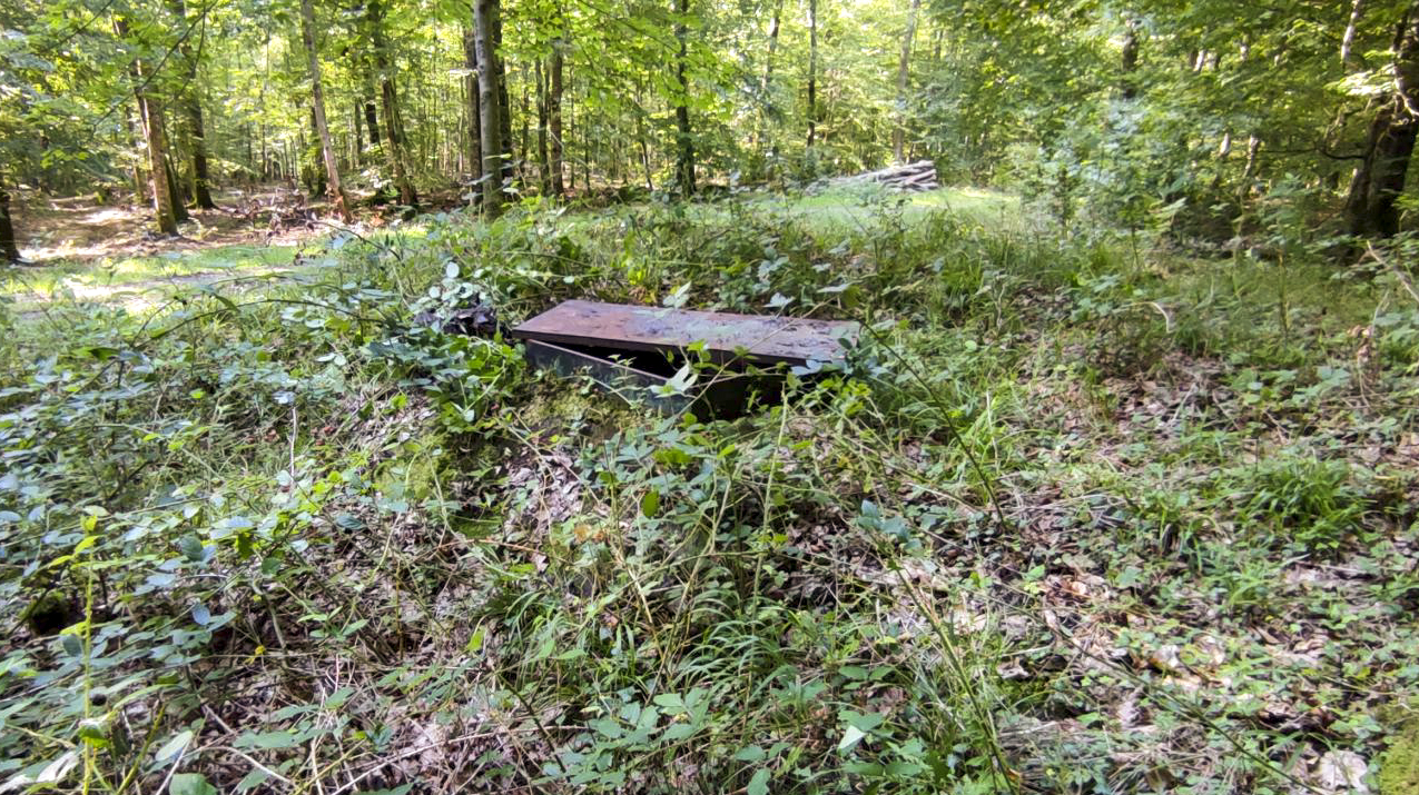 Ligne Maginot - G - (Chambre de coupure - Avec central) - La trappe a disparue - J.Luc
