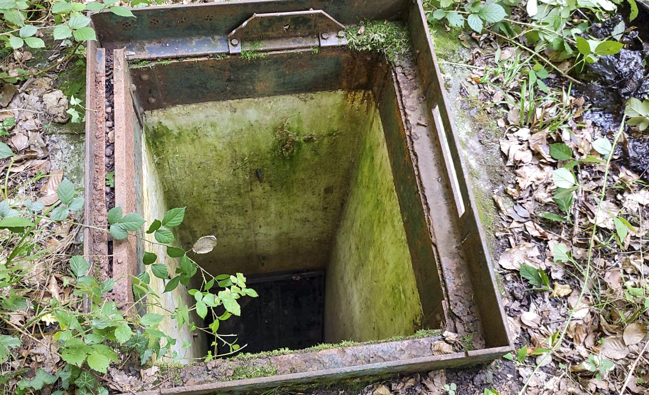 Ligne Maginot - G - (Chambre de coupure - Avec central) - Le puits d'accès - J.Luc
