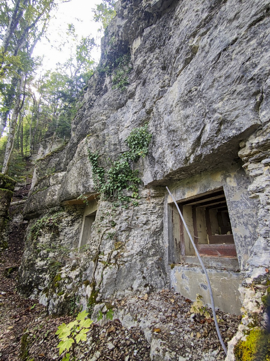 Ligne Maginot - CLOS DU PENDU - (Ouvrage d'infanterie) - Les deux créneaux sud-est - Alain Perouffe