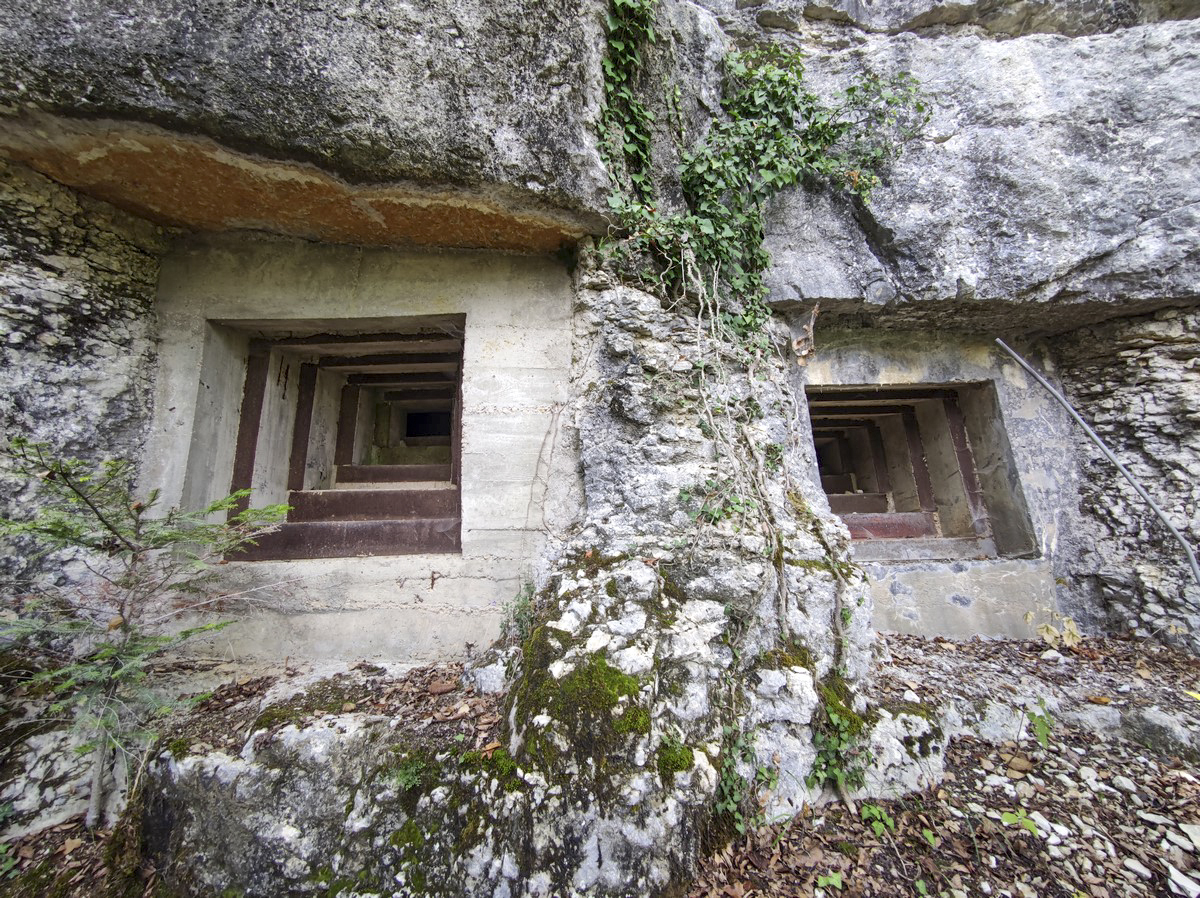 Ligne Maginot - CLOS DU PENDU - (Ouvrage d'infanterie) - Les deux créneaux sud-est - Alain Perouffe
