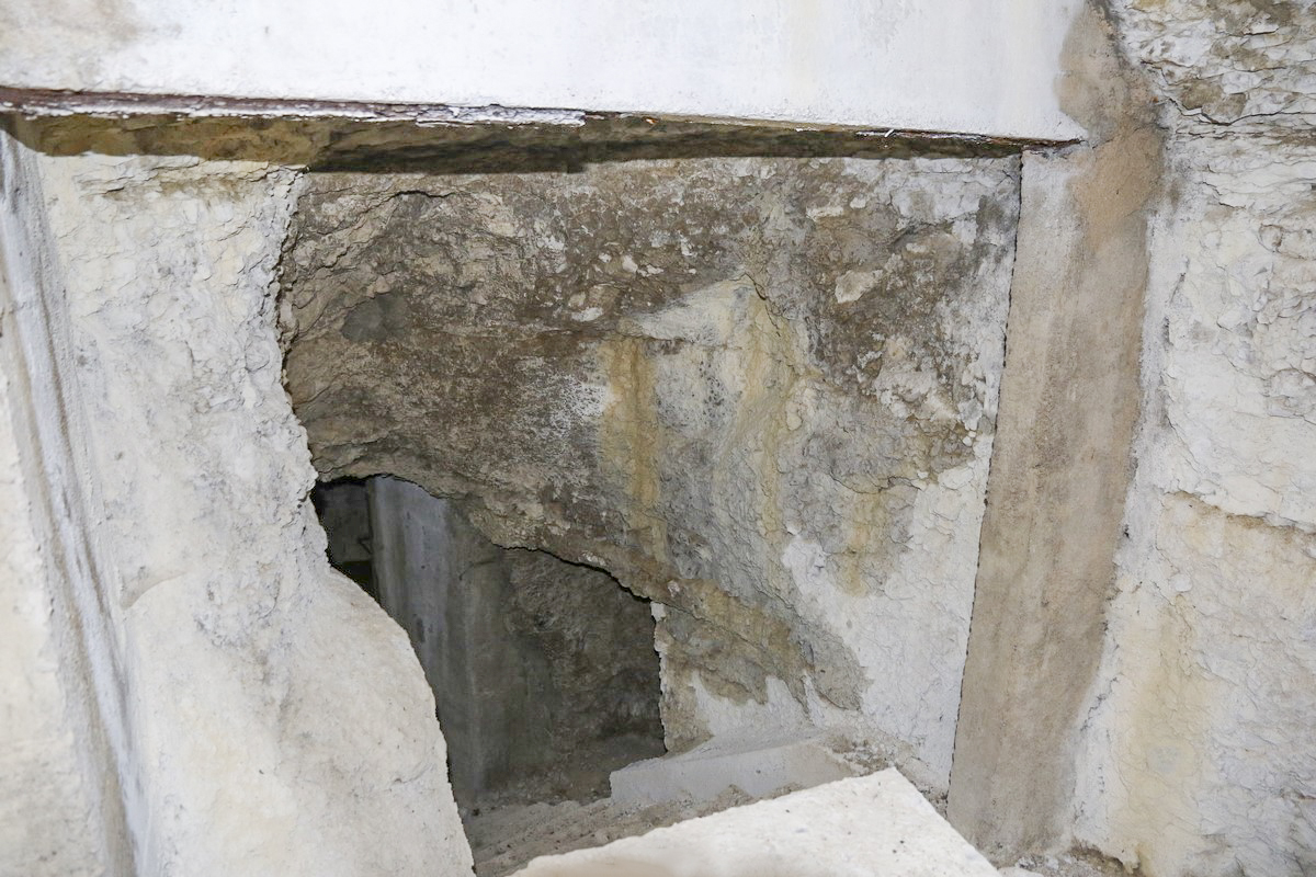 Ligne Maginot - CLOS DU PENDU - (Ouvrage d'infanterie) - De la chambre de tir nord-est vers le centre de l'ouvrage
 - Alain Perouffe