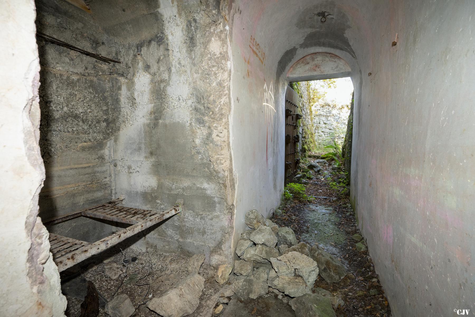 Ligne Maginot - CASTES RUINES (CR) - (Ouvrage d'infanterie) - Bloc 1
Entrée Nord - Lia VERMEULEN