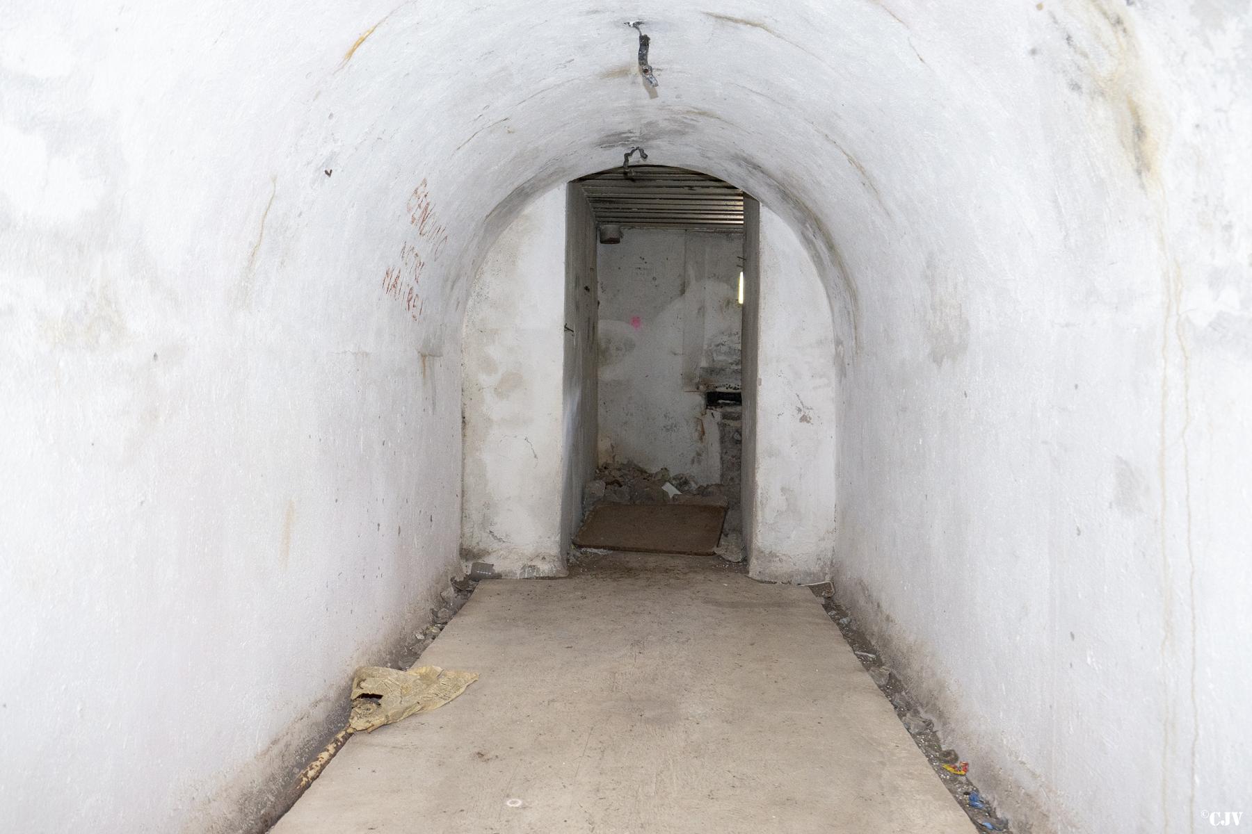 Ligne Maginot - CASTES RUINES (CR) - (Ouvrage d'infanterie) - Bloc 4
Le magasin à munitions en arrière de la chambre de tir - Lia VERMEULEN