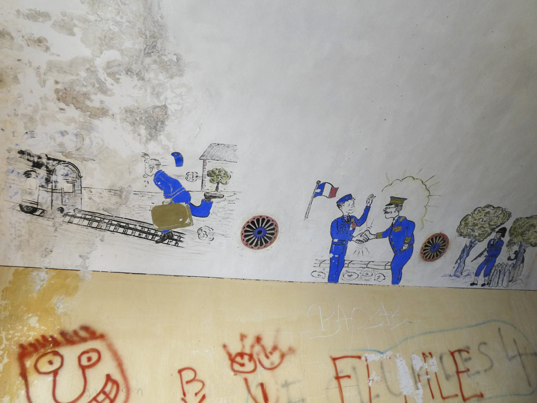 Ligne Maginot - FORT DE LA REVERE - (Casernement) - Décorations datant de la période d'occupation du fort par l'armée de l'air - ELLENA Daniel - CUNY Philippe