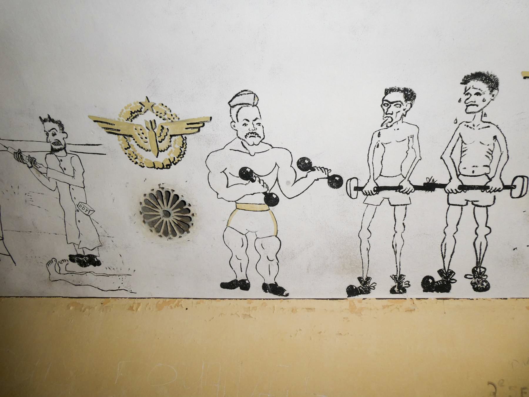 Ligne Maginot - FORT DE LA REVERE - (Casernement) - Décorations datant de la période d'occupation du fort par l'armée de l'air - ELLENA Daniel - CUNY Philippe