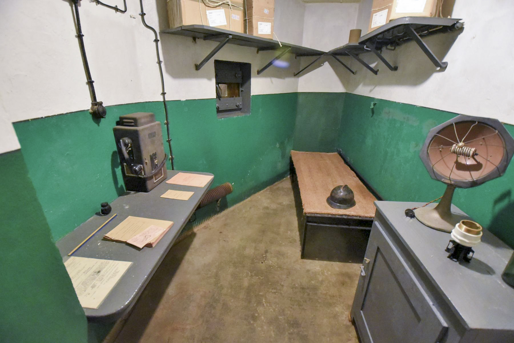 Ligne Maginot - IMMERHOF - A10 - (Ouvrage d'infanterie) - Le vaguemestre a son bureau dans le blockhaus de la défense du galerie - Ludovic KNAPP