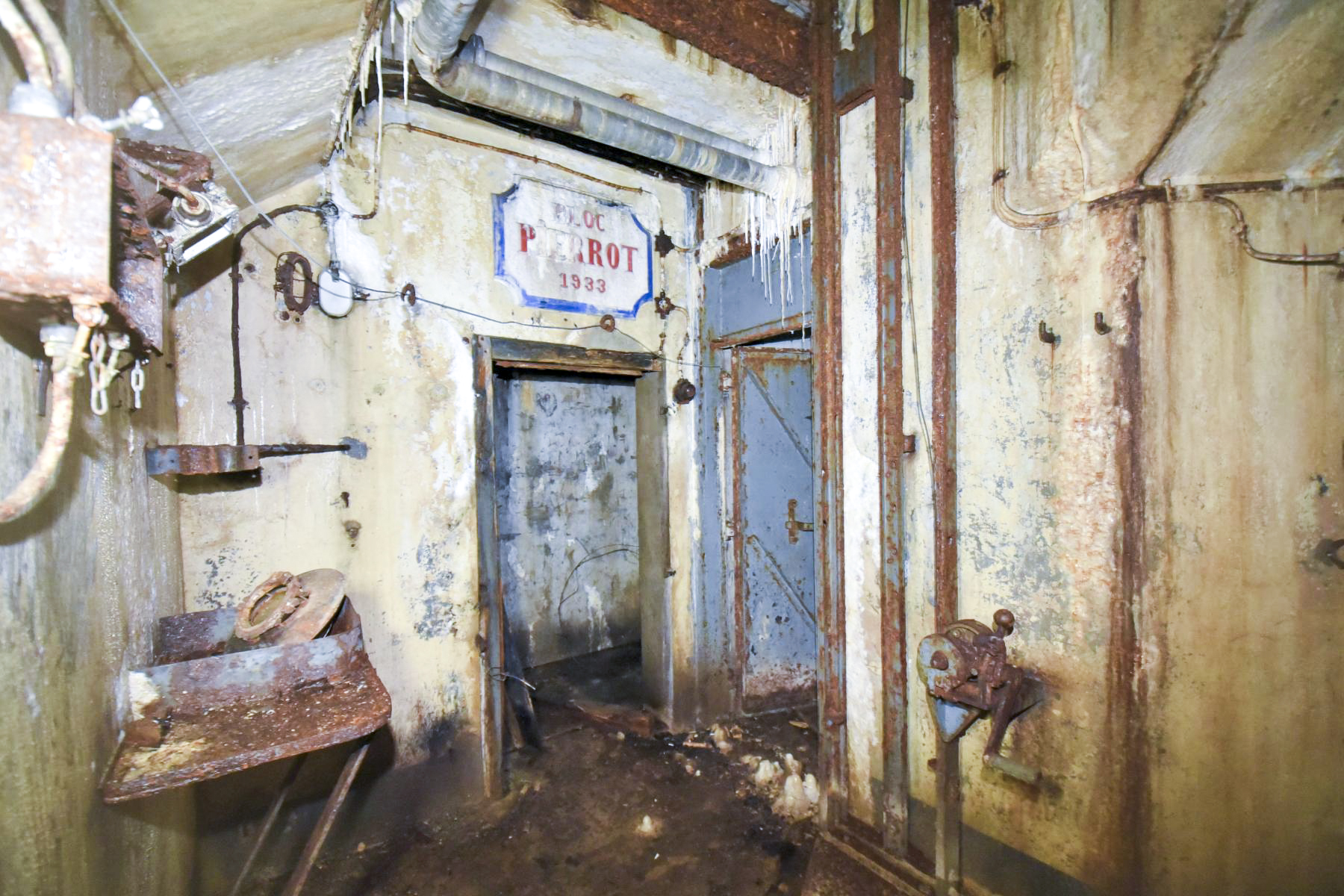 Ligne Maginot - FERMONT - A2 - (Ouvrage d'artillerie) - Bloc 6
Monte-charge et local à munitions - Ludovic KNAPP