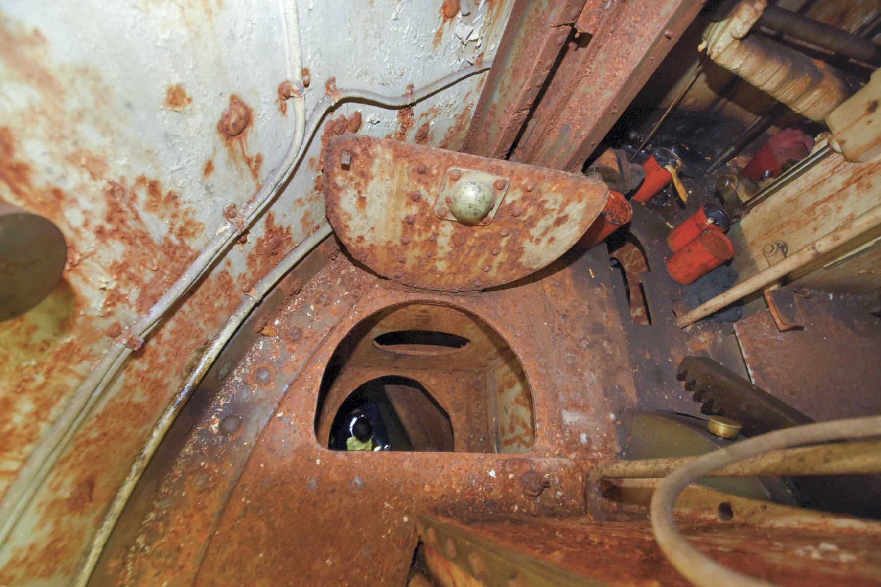 Ligne Maginot - FERMONT - A2 - (Ouvrage d'artillerie) - Bloc 1
Tourelle de 75 mle 33
Trappe d'accès à la chambre de tir - Ludovic KNAPP