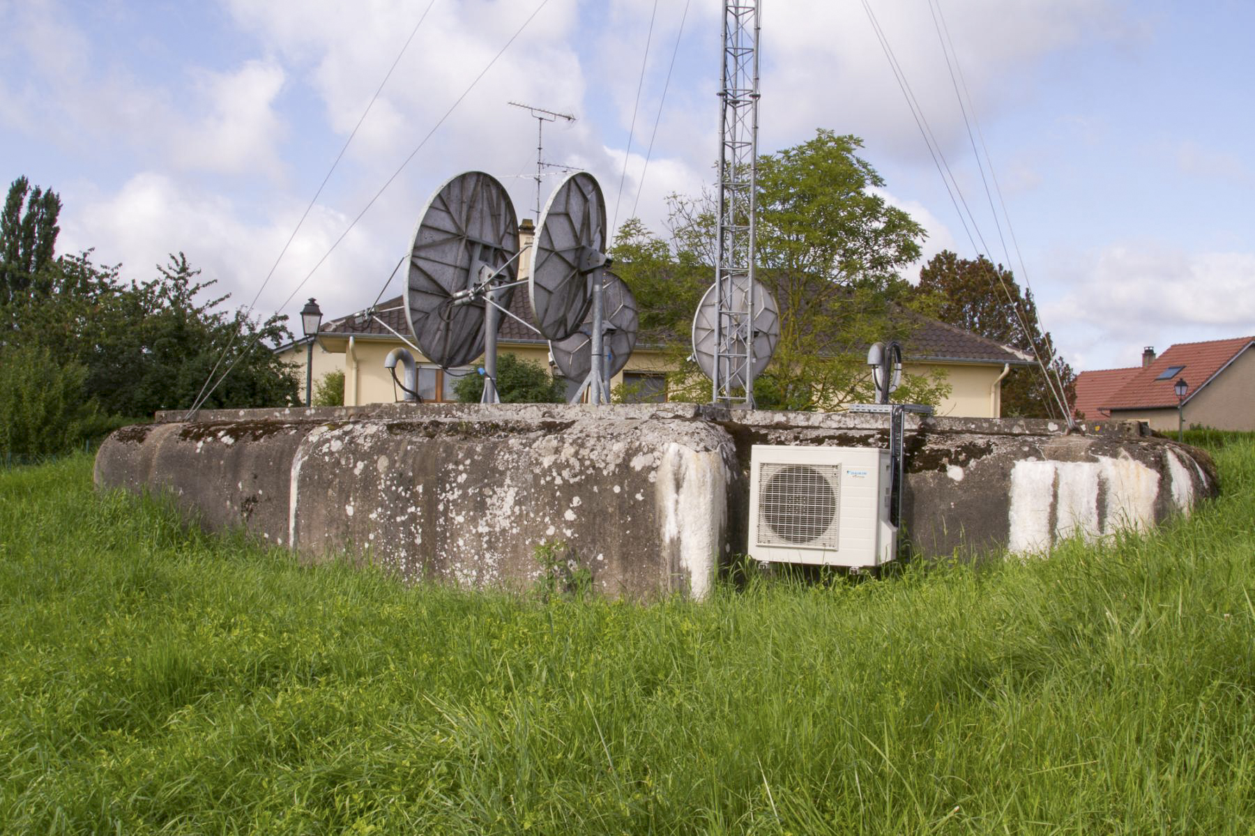 Ligne Maginot - CB7 - (Blockhaus pour canon) - Le créneau est enterré - Michel Teiten