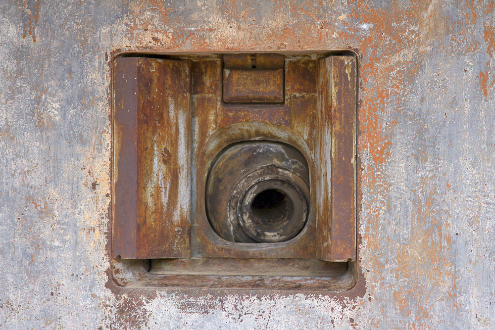 Ligne Maginot - LAVOIR - (Ouvrage d'artillerie) - Bloc 2
Deuxième embrasure de canon-mortier de 75 mle 31 - Michel Teiten