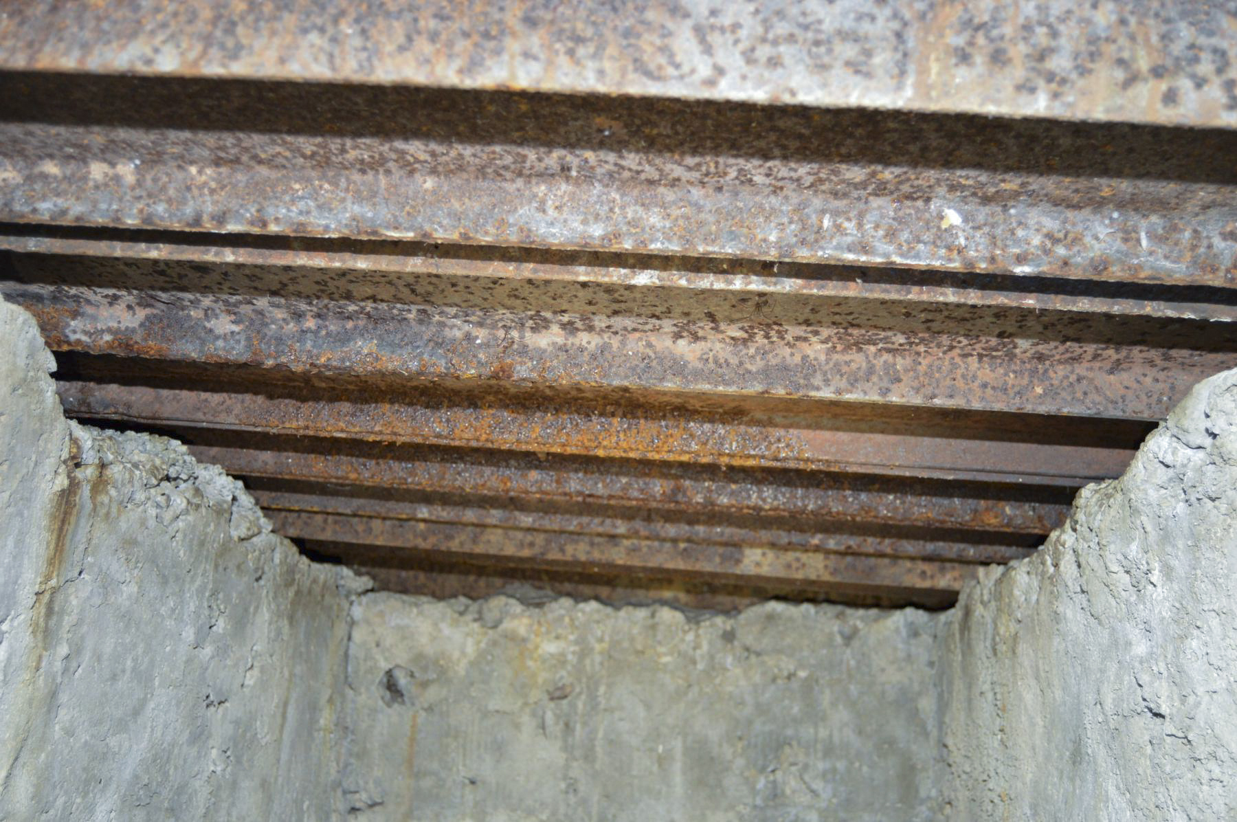 Ligne Maginot - CASTES RUINES 1 - (Observatoire d'infanterie) - Renforcement du toit de la galerie - PRASIL Michal