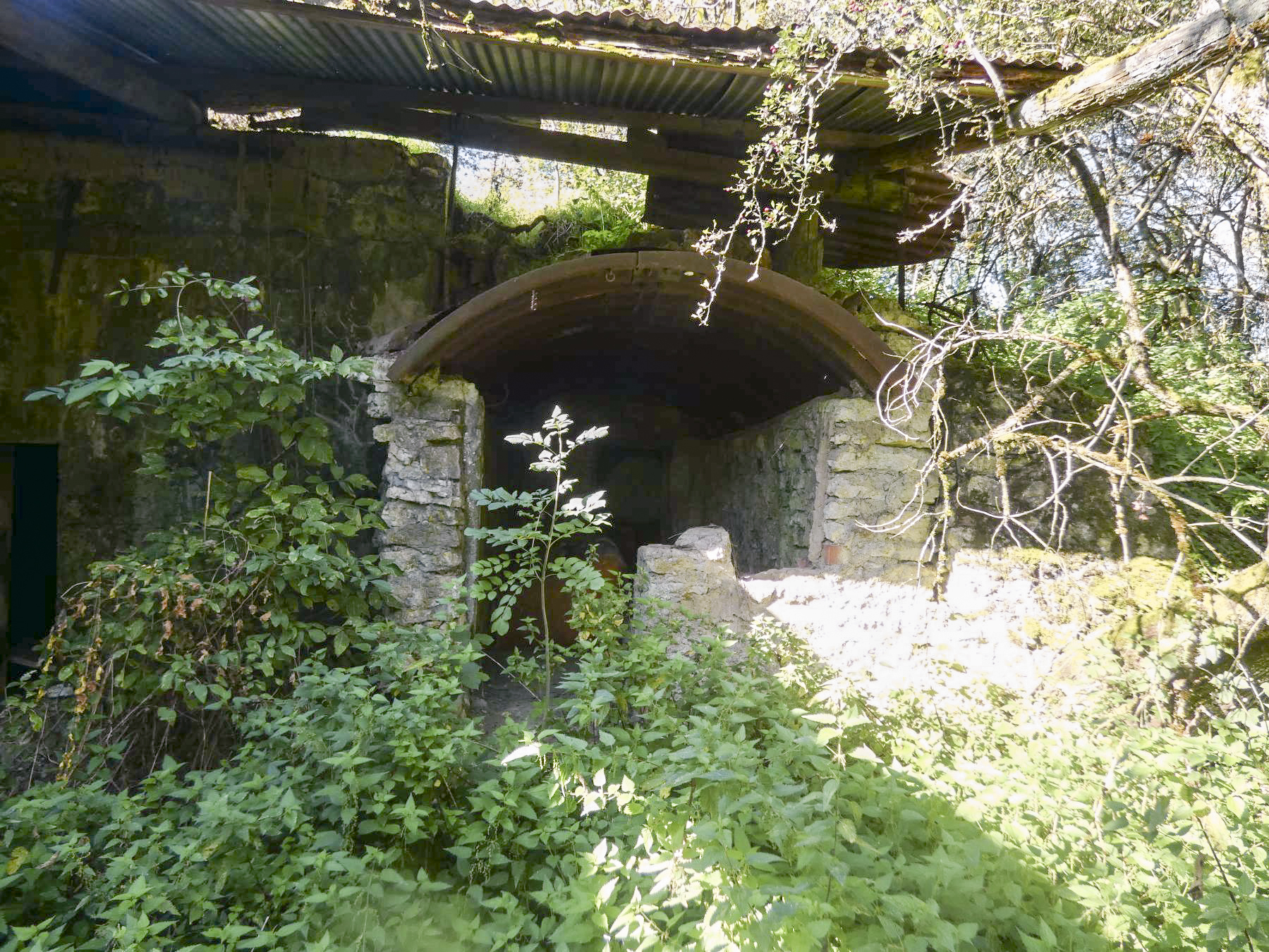 Ligne Maginot - BOMBACHERHOF - FERME BOMBACH (3°BON 166° RIF) - (PC de Quartier) - Bâtiment principal
Entrée de l'abri en tôle métro - Minich jean michel