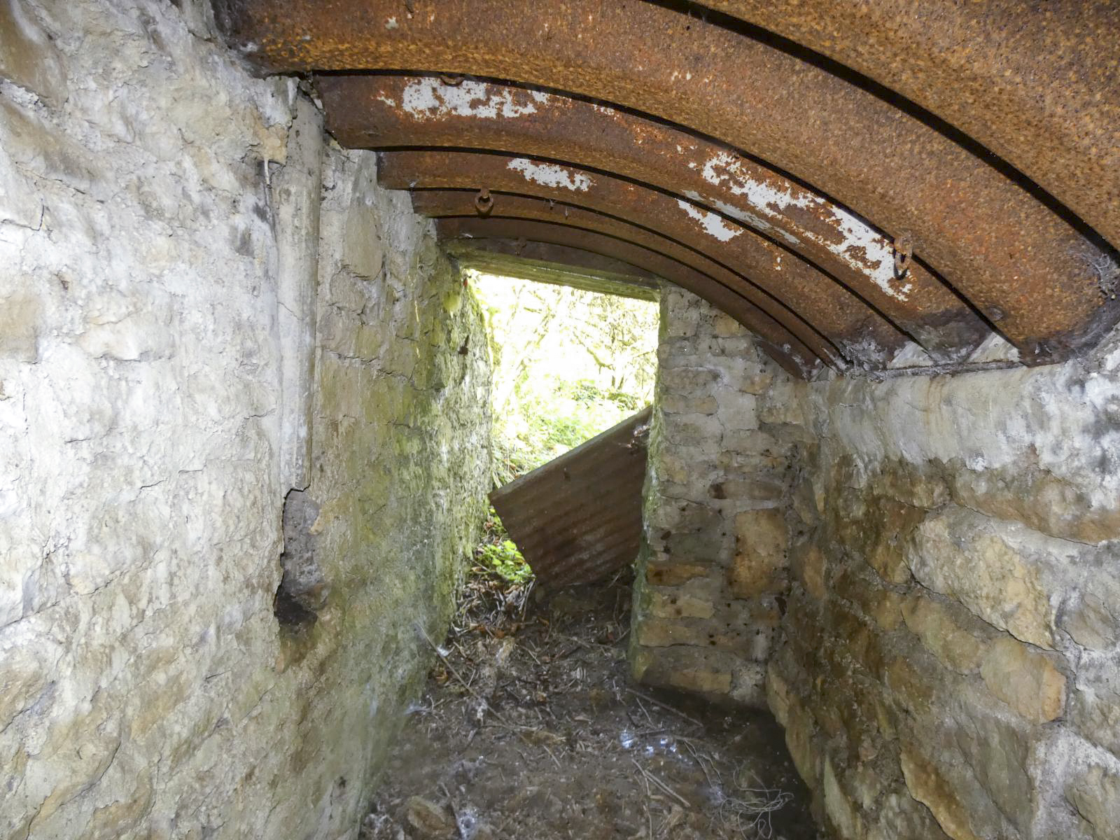Ligne Maginot - BOMBACHERHOF - FERME BOMBACH (3°BON 166° RIF) - (PC de Quartier) - Annexe gauche
Le couloir de l'abri - Minich Jean-Michel