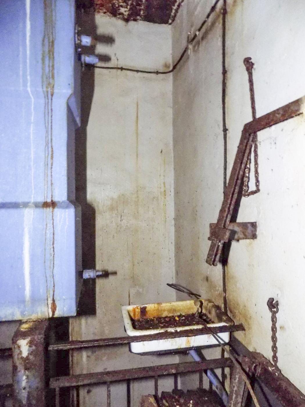 Ligne Maginot - HOCHWALD HAUT AVANT - BLOC 20 - O7 - (Observatoire d'artillerie) - Lavabo à coté de la citerne à eau - J.L