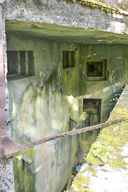 Ligne Maginot - BASSE PARTHE EST - C46 - (Casemate d'infanterie - Simple) - Le cadre support du camouflage des créneaux est encore présent de nos jours