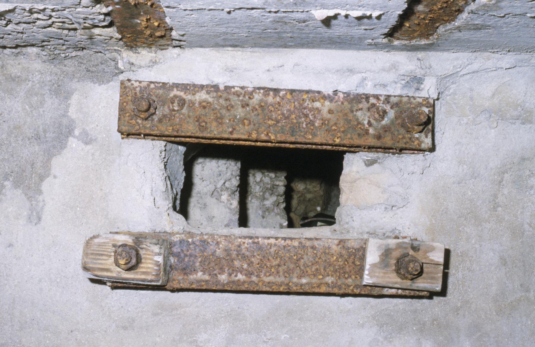 Ligne Maginot - REBBERG 2 - (Observatoire indéterminé) - Un des créneaux - MANSUY Michel