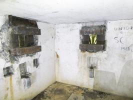 Ligne Maginot - L'ALOUETTE - (Blockhaus pour arme infanterie) - A gauche le créneau pour mitrailleuse