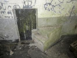 Ligne Maginot - RODIGNIES OUEST - (Blockhaus pour canon) - Urinoir et cale pour une bêche du canon