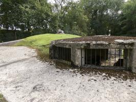 Ligne Maginot - B609 - LEVEAU SUD - (Observatoire d'artillerie) - Au premier plan, l'emplacement de l'ancienne tourelle de 75 mm
