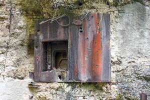 Ligne Maginot - SIMSERHOF - (Ouvrage d'artillerie) - Bloc 5
Cuirassement de l'un des trois créneaux de 75 mle 32