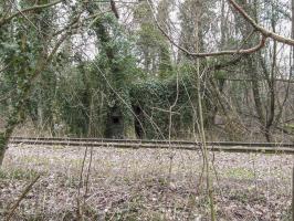 Ligne Maginot - SCHIRRHEINERWEG EST - (Casemate d'infanterie - Simple) - Le blockhaus près de la voie ferrée.