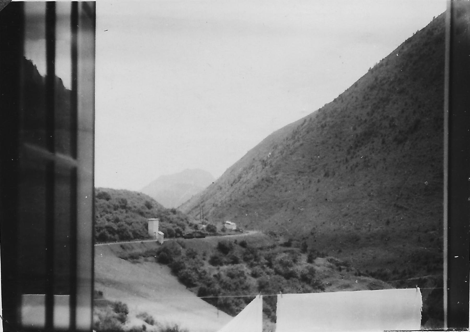 Ligne Maginot - COL DE BROUIS (CDB) - E01 - (Ouvrage d'infanterie) - La route d'accès au chantier de l'ouvrage prise du casernement - CAIRASCHI Eugène