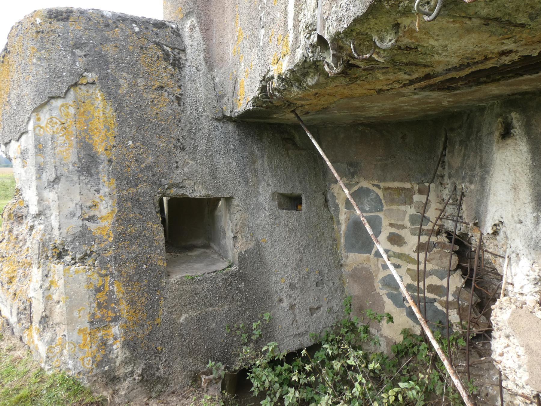 Ligne Maginot - CREVECOEUR - (Casemate d'infanterie - Double) - L'entrée - ELLENA Daniel - CUNY Philippe