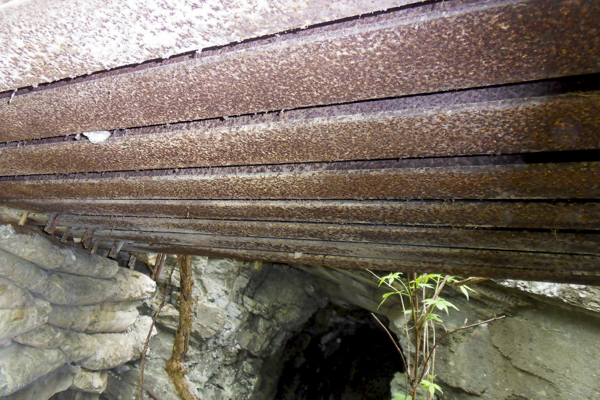 Ligne Maginot - PLANAY - (Blockhaus pour arme infanterie) - Le bloc actif inachevé et la galerie vers la partie abri - Alain Perouffe