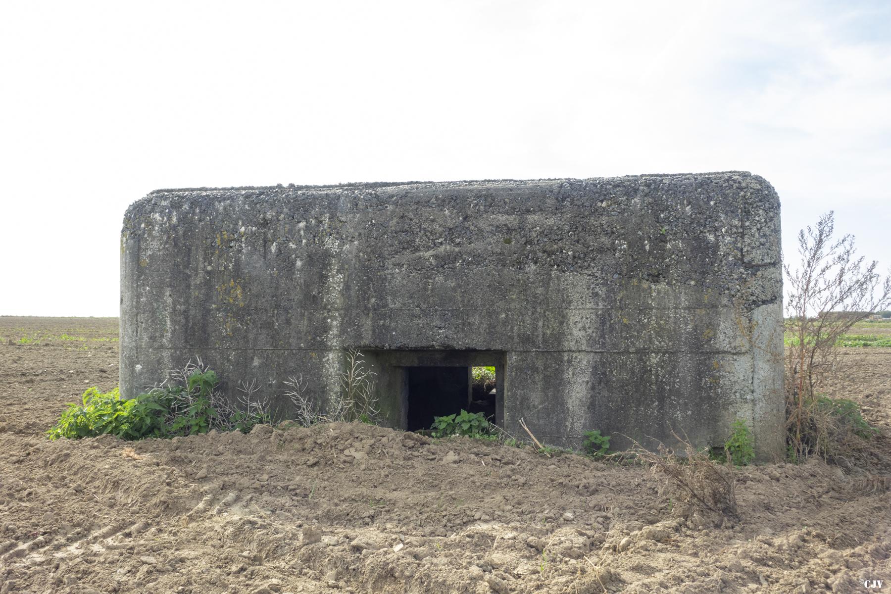 Ligne Maginot - B457 - STADE D'ONNAING (PDS) - (Blockhaus pour arme infanterie) - Un des quatre créneaux - Lia VERMEULEN