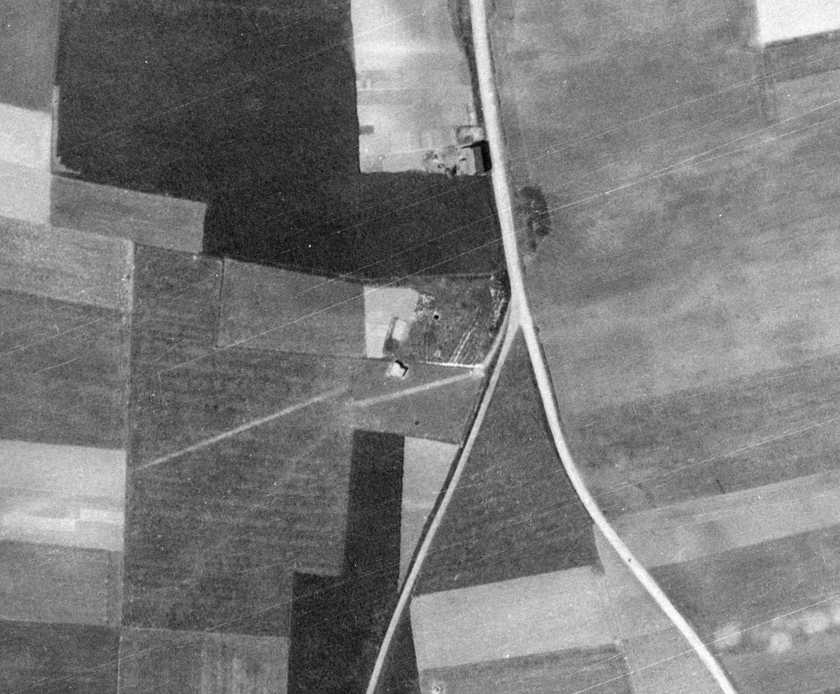 Ligne Maginot - B454 - QUAROUBLE (PDS - PC S/S-QUARTIER ONNAING) - (Abri actif) - Le blockhaus, avant la construction de l'autoroute - IGN - Géoportail 1947