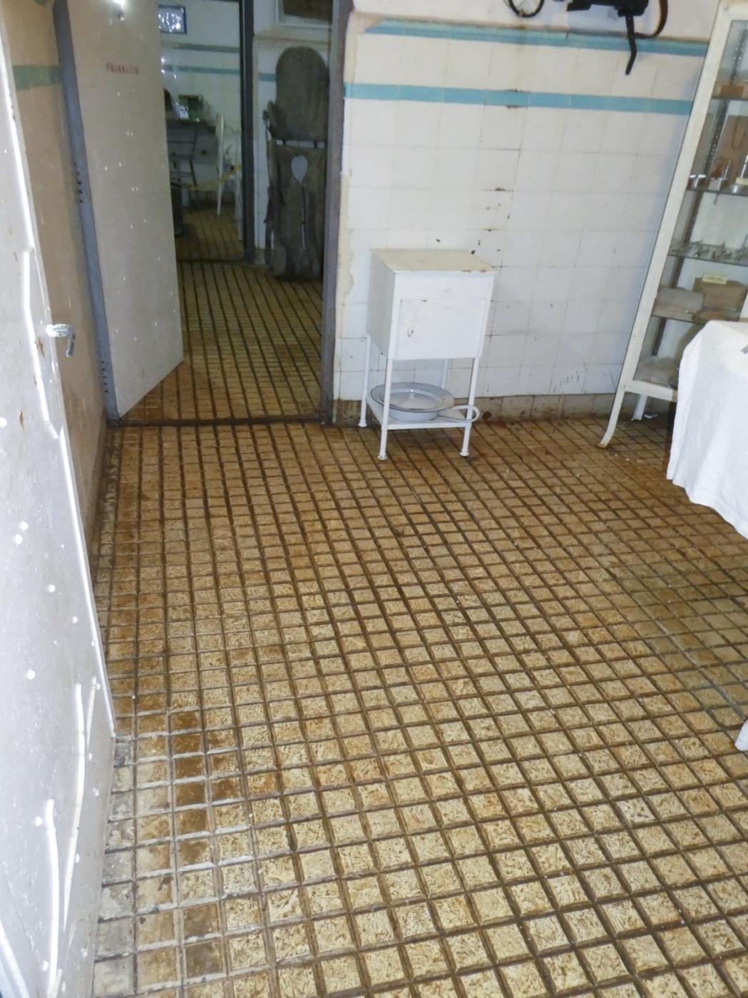 Ligne Maginot - LA SALMAGNE - (Ouvrage d'infanterie) - Carrelage de l'infirmerie  - ELLENA Daniel - CUNY Philippe