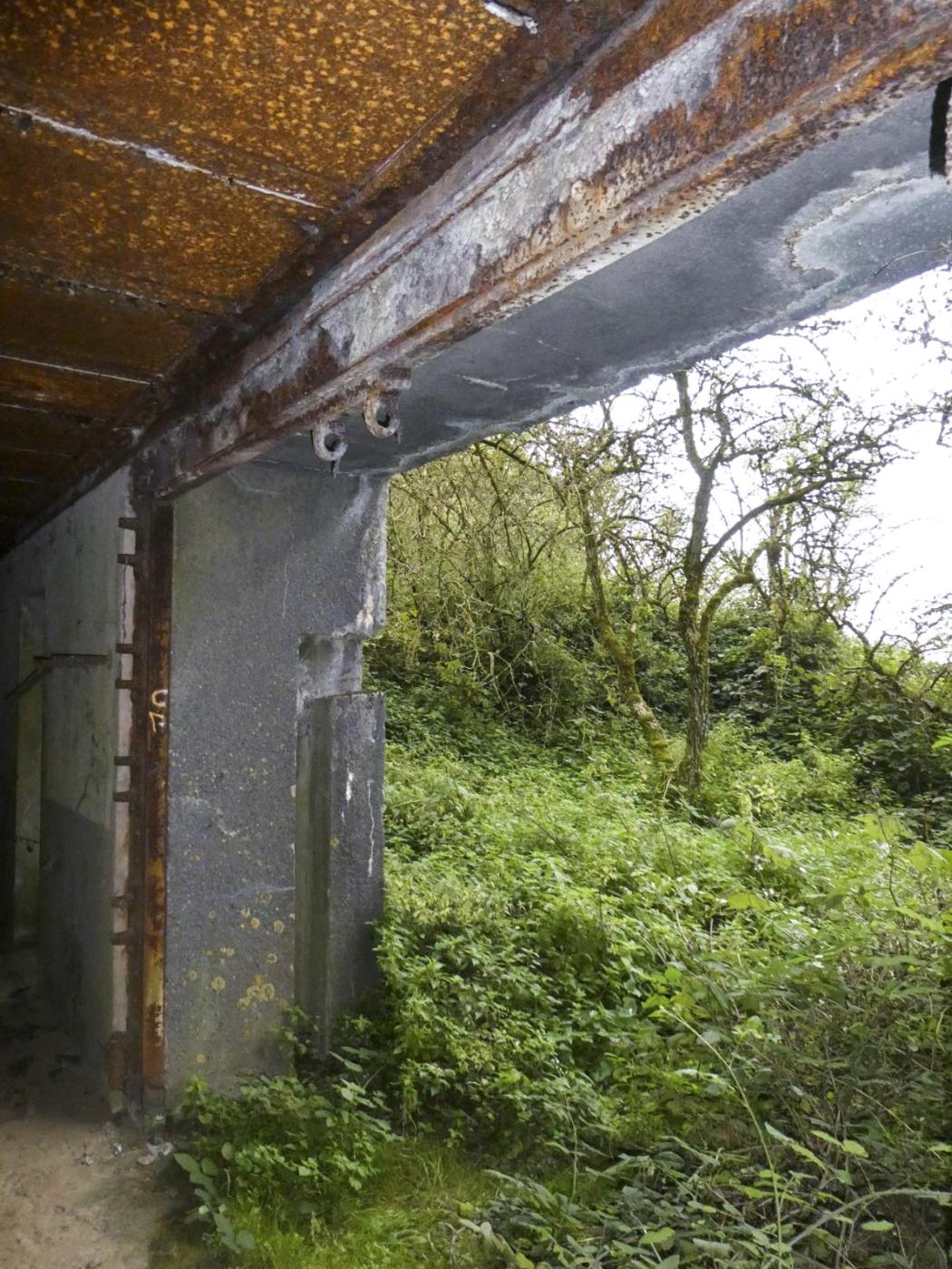 Ligne Maginot - SUD OUEST DE MAULDE - CASEMATE DE 155 - (Casemate d'artillerie) - Entrée du canon de 155 - ELLENA Daniel - CUNY Philippe 