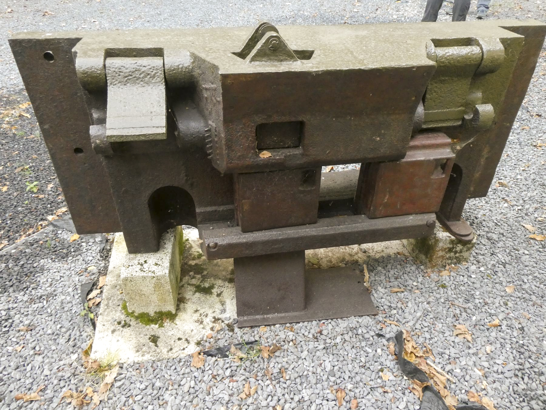 Ligne Maginot - CIMETIERE DU MONT DES BRUYERES - C2 - (Casemate d'infanterie - Simple) - En exposition: trémie Pamart-Lemaigre