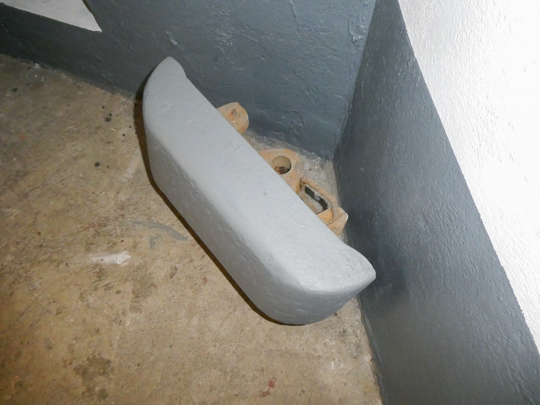 Ligne Maginot - CIMETIERE DU MONT DES BRUYERES - C2 - (Casemate d'infanterie - Simple) - Tampon obturateur pour créneau - ELLENA Daniel - CUNY Philippe