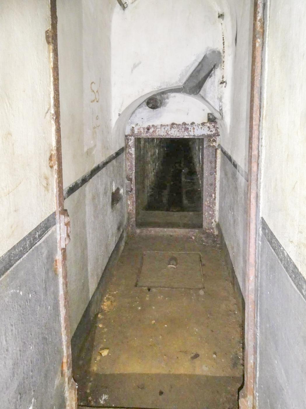 Ligne Maginot - BERSILLIES - (Ouvrage d'infanterie) - Entrée de l'égout visitable - ELLENA Daniel - CUNY Philippe