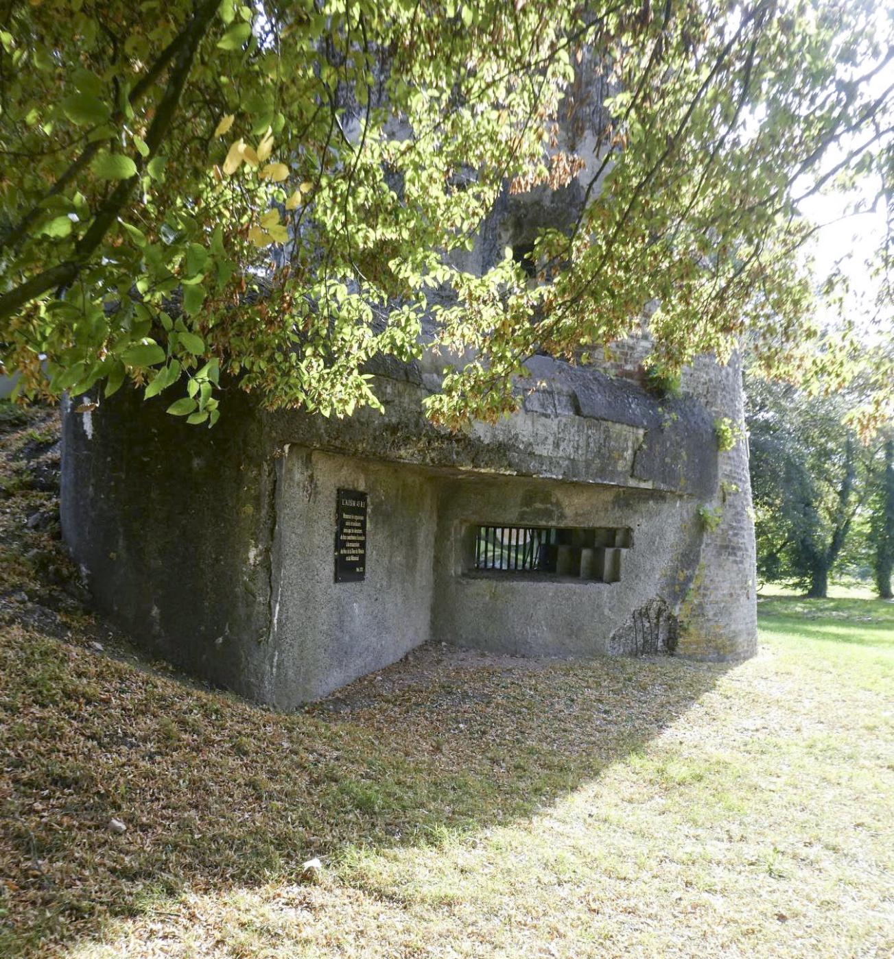 Ligne Maginot - LA TOUR - (Blockhaus pour canon) - Le créneau pour canon de 25 mm - ELLENA Daniel - CUNY Philippe