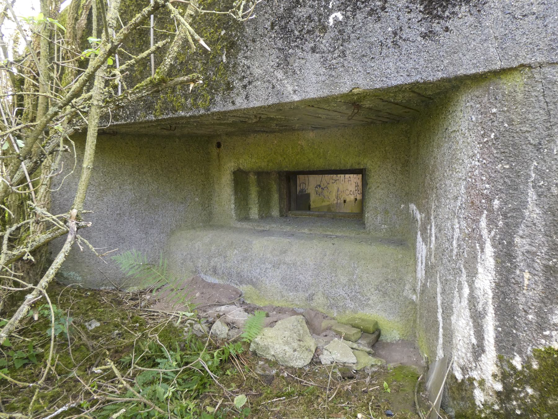 Ligne Maginot - RODIGNIES OUEST - (Blockhaus pour canon) - Créneau pour canon de 25 mm AC - ELLENA Daniel - CUNY Philippe