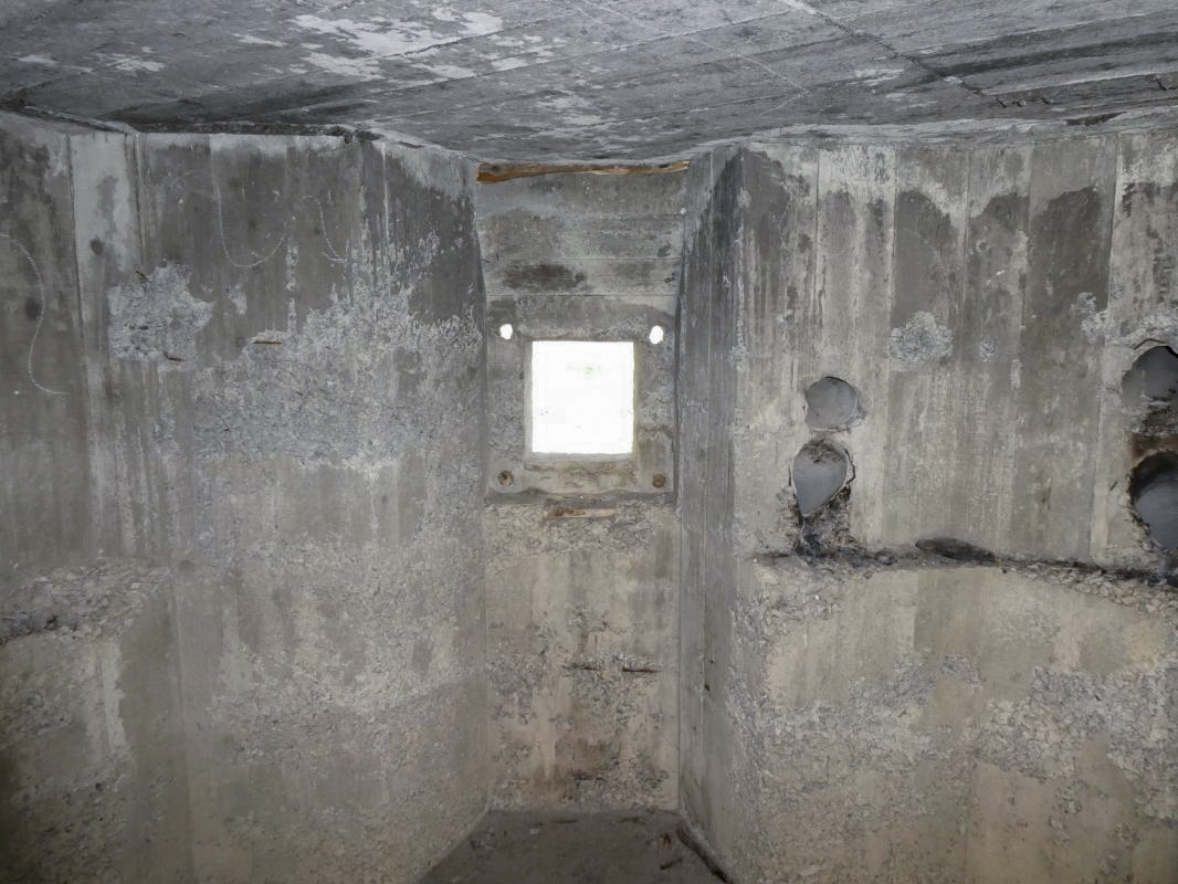 Ligne Maginot - O38 - PETITE TETIERE - (Casemate d'infanterie) - Créneau Est