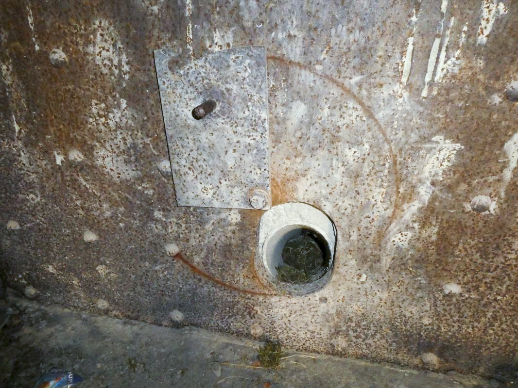 Ligne Maginot - O38 - PETITE TETIERE - (Casemate d'infanterie) - Goulotte pour l'évacuation des douilles