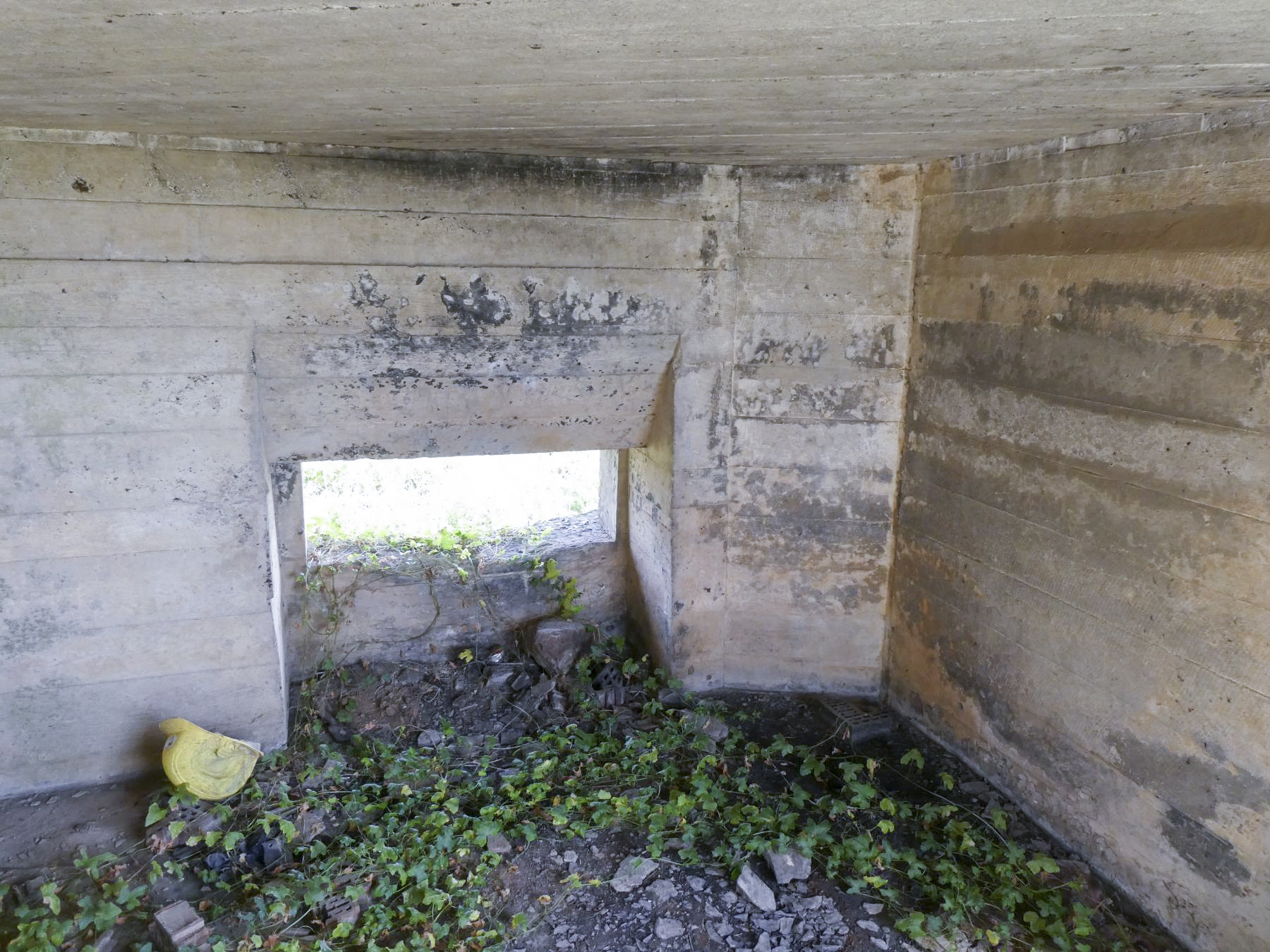 Ligne Maginot - B613 - LA PISSELOTTE - (Blockhaus pour canon) - Un deuxième créneau mitrailleuse ou canon - ELLENA Daniel - CUNY Philippe