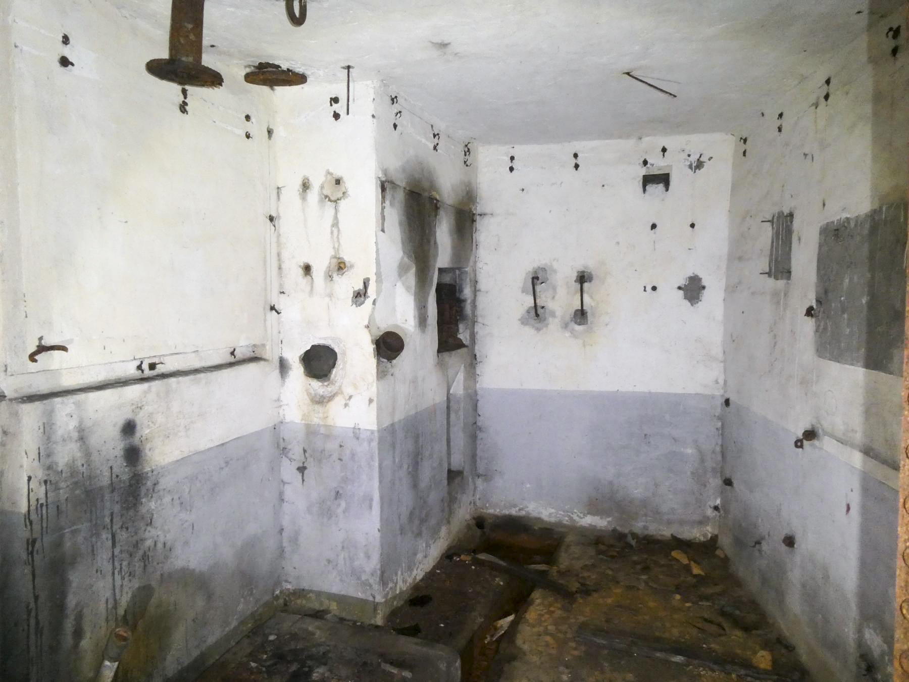 Ligne Maginot - MARLIERES - C4 - (Casemate d'infanterie - Simple) - Créneau FM de défense - ELLENA Daniel - CUNY Philippe