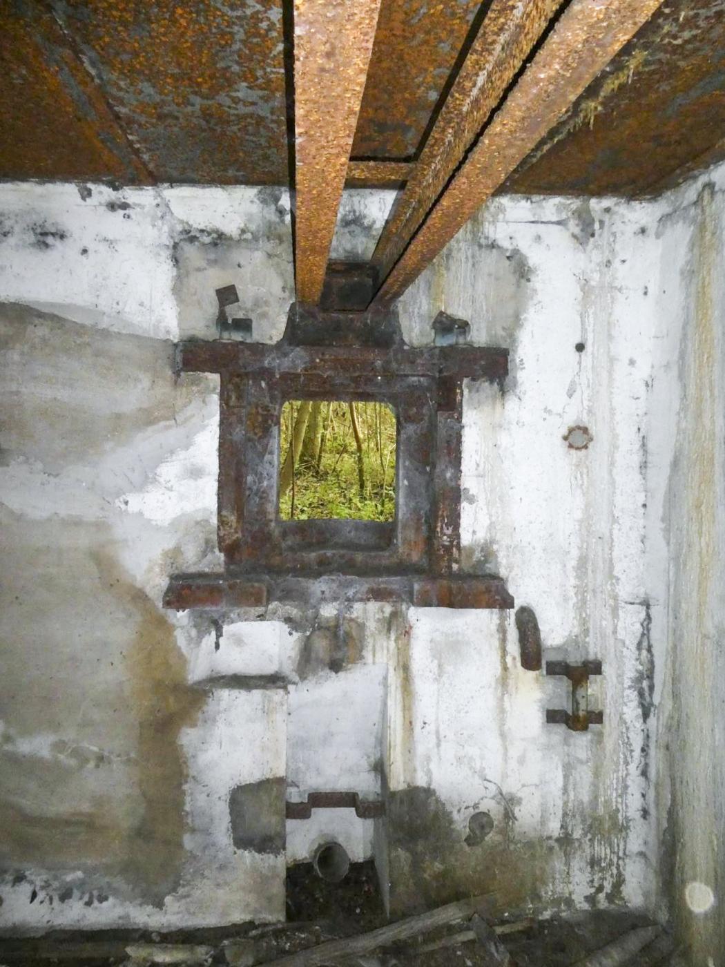 Ligne Maginot - MARLIERES - C4 - (Casemate d'infanterie - Simple) - Emplacement du 47 mm - ELLENA Daniel - CUNY Philippe