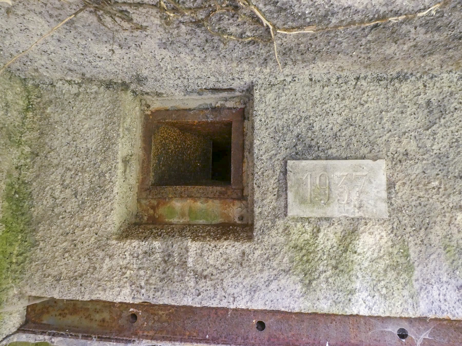 Ligne Maginot - RODIGNIES EST - (Casemate d'infanterie - Double) - Prise d'air - ELLENA Daniel - CUNY Philippe