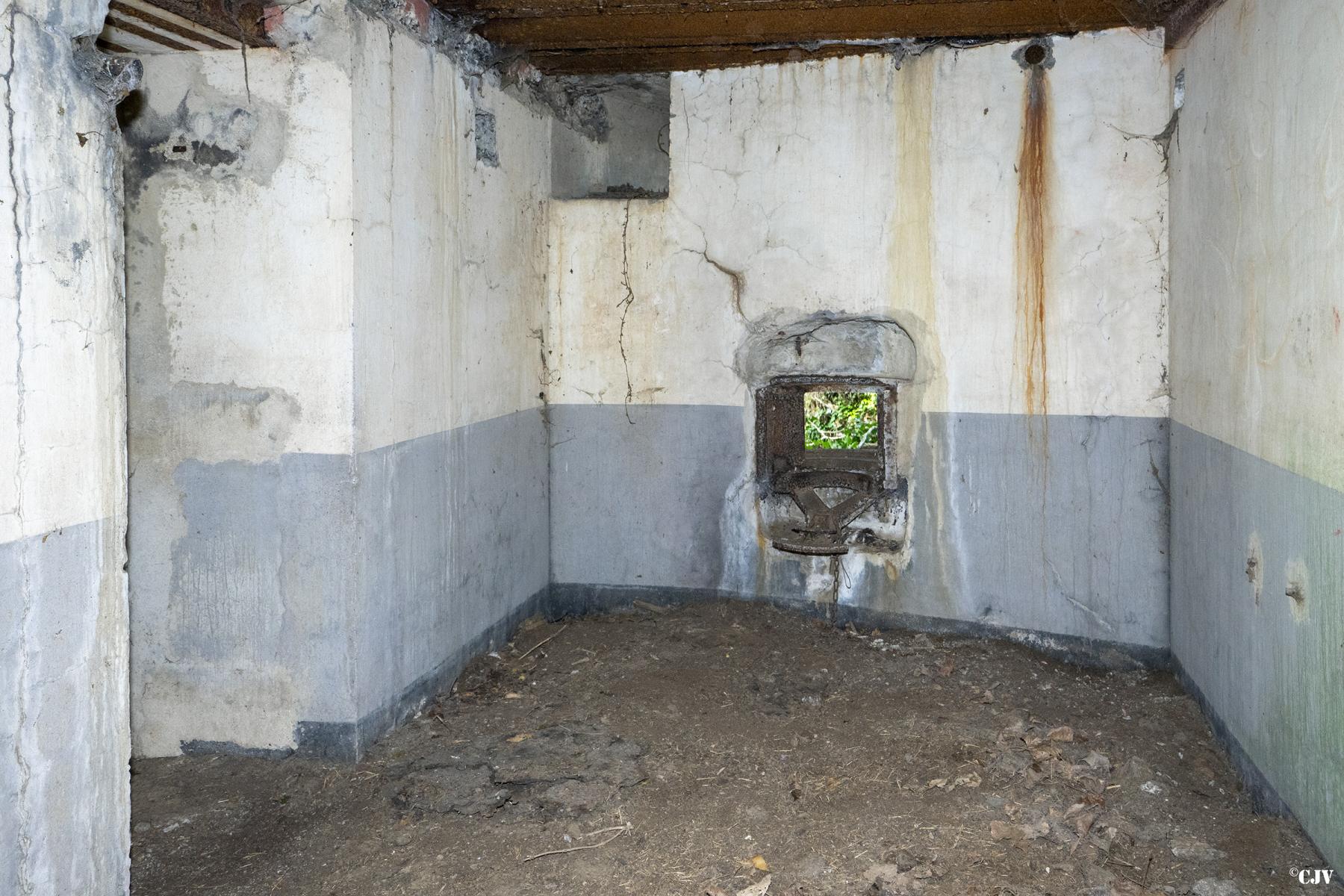Ligne Maginot - RODIGNIES EST - (Casemate d'infanterie - Double) - Entrée hommes et chambre de tir mitrailleuse gauche - Lia VERMEULEN
