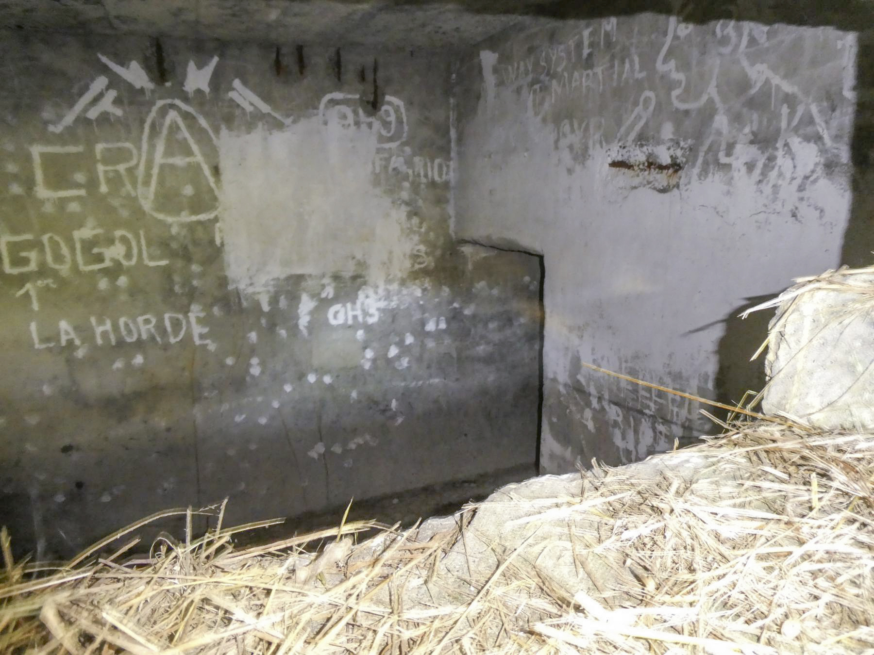 Ligne Maginot - B427 - CONDE 5 - (Blockhaus pour arme infanterie) - Départ de la galerie à droite - ELLENA Daniel - CUNY Philippe
