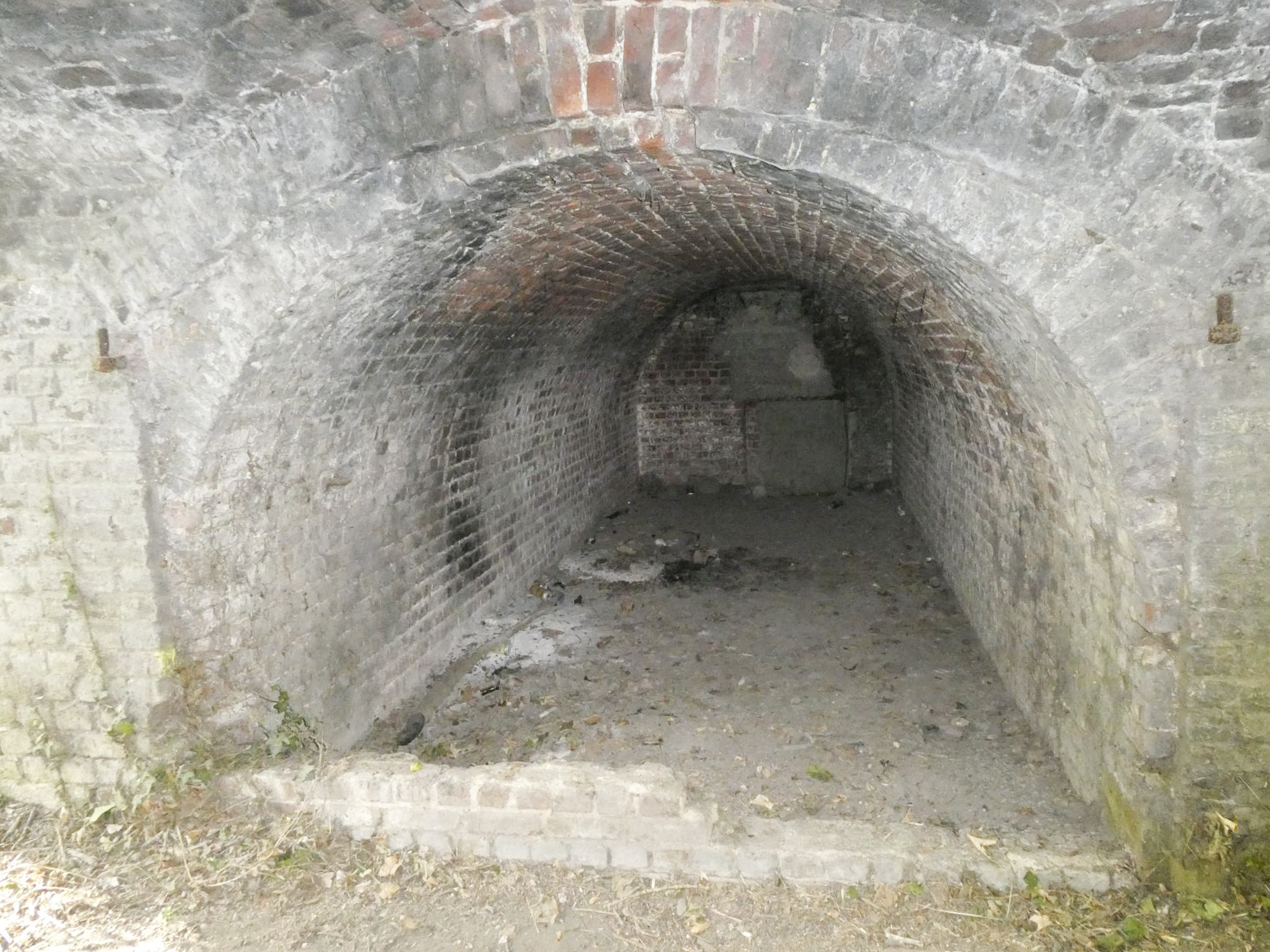 Ligne Maginot - B429 - CONDE 8 - (Blockhaus pour arme infanterie) - Entrée du bloc dans l'abri traverse du bastion - ELLENA Daniel - CUNY Philippe