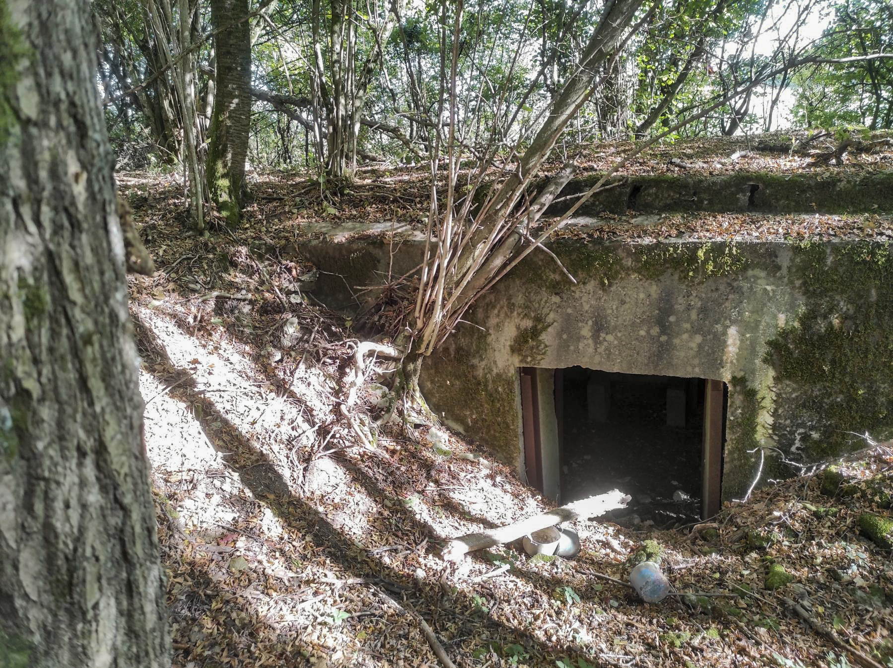 Ligne Maginot - AB313 - ROSSELN 2 - (Blockhaus pour canon) - L'entrée. - BlackMamba73